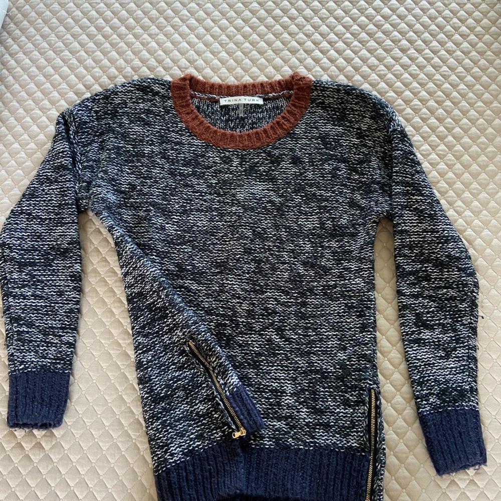 TRINA TURK Crewneck Zip Side Sweater-Navy with Rust Collar Size Small